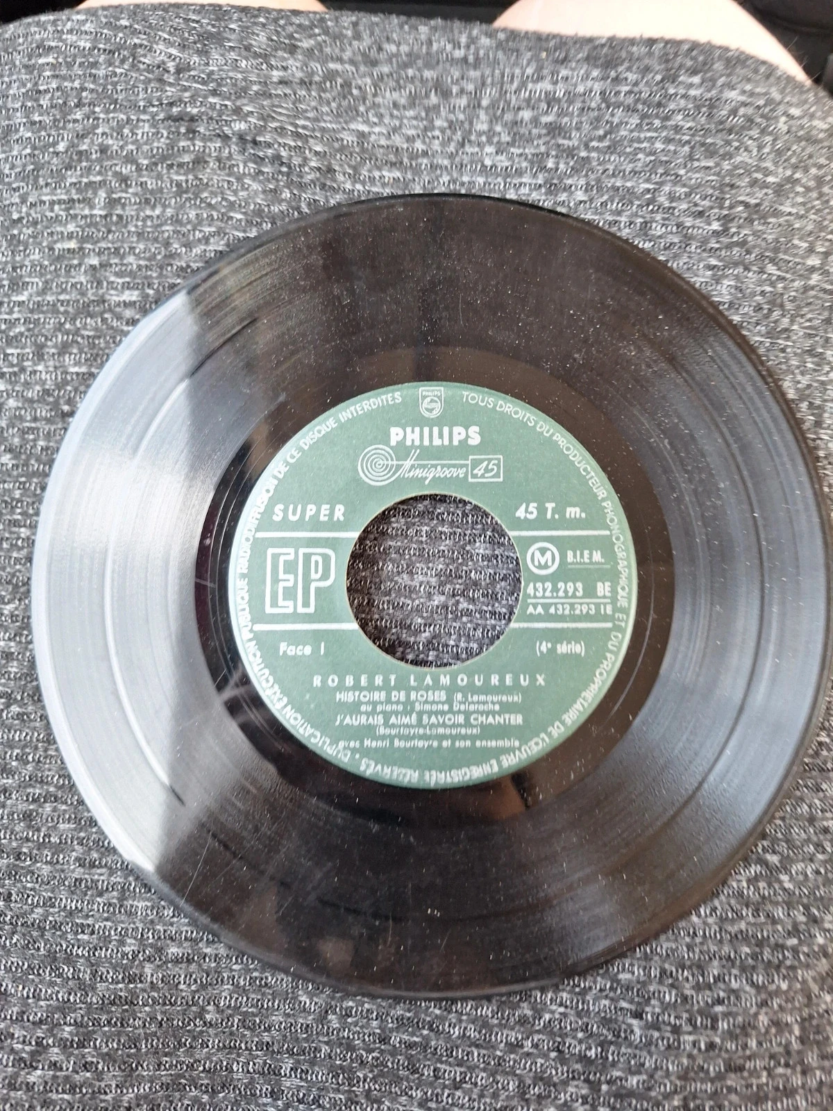 Vinil 45T Robert Lamoureux Histoire de roses – photo 4